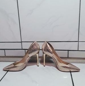 JESSICA SIMPSON
Prizma Half-d'Orsay Gold Pump